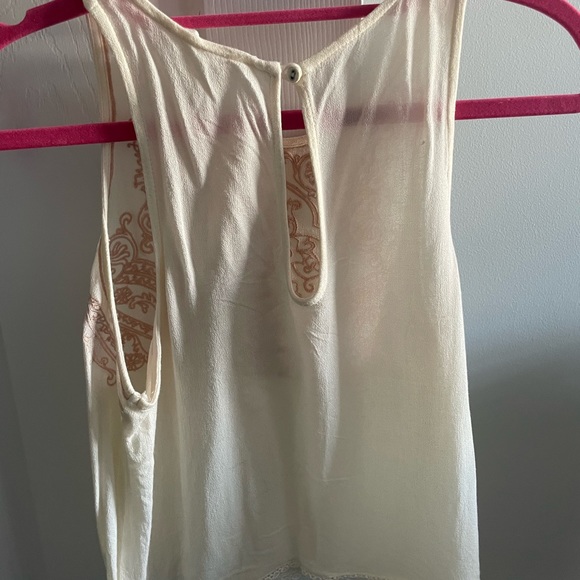 White tank top with pink details and lace trim on the bottom - Picture 2 of 3